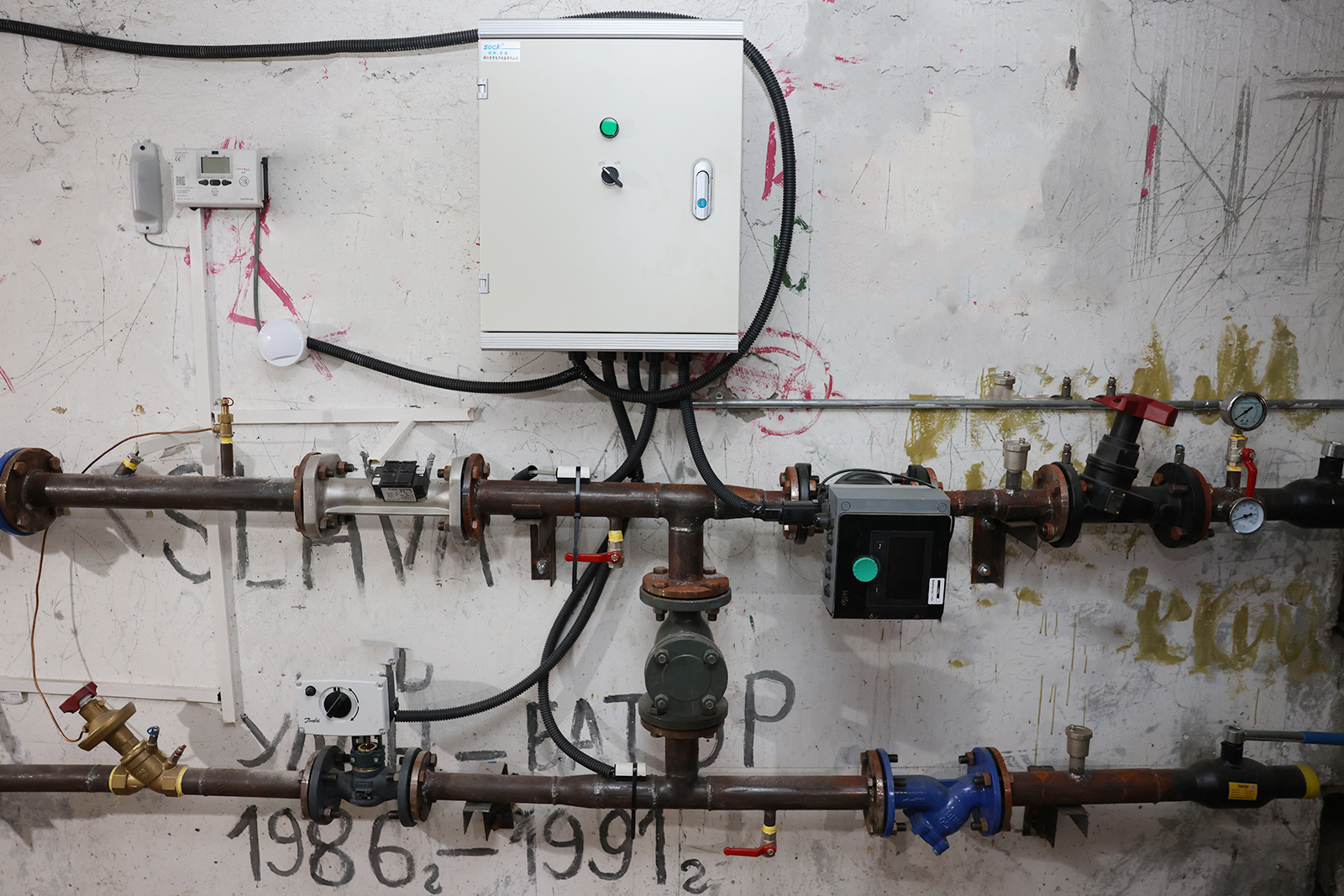 Mixing loops and heat meters